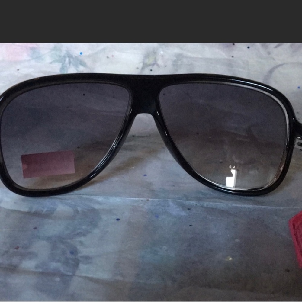 🌺Betsey Johnson Aviator Sunglasses🌺